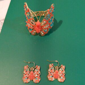 Beautiful Gold Tone Jeweled Cuff Bracelet & Earrings (409)